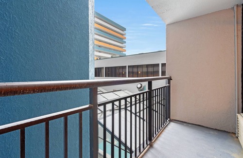 Myrtle Beach Condo | Myrtle Beach Landmark Studio w/King & WiFi