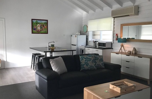 Wollombi Cottage | Myrtle Cottage - in the heart of Wollombi