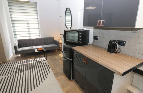 Haworth Cottage | MYRTLE NOOK, pet friendly, character holiday cottage in Cross Roads