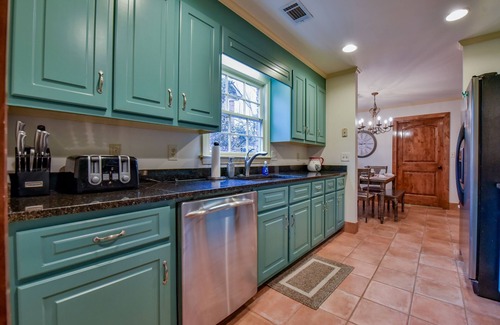 Tuscaloosa House | Myrtlewood Cottage- Book for Football Season! Walk to the Stadium!