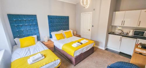 Inverness City Centre House | mySTAYINN Strathblane 7 Bedroom Full House - Inverness