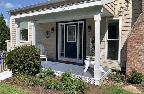 Mystic - New London House | Mystic River Waterfront with Dock, Kayaks and more. Minutes to historic Mystic