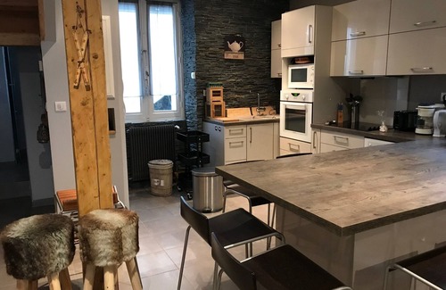 Cauterets House | N 9 of ChaletMaison Cozy 4 *, ds village, design, 4 ch, 8A + 2E, hammam, parking, terr