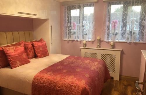 Canning Town North Villa | N&D Luxury Home in London