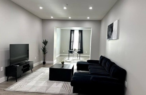Albany Apartment | N E W Modern 1 Bedroom RARE Apt w office spacenn