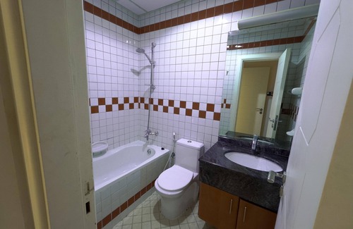 Jumeirah Lake Towers Apartment | n1-Bedroom Haven with Mesmerizing City Views, 2 minutes from DMCC Metro.