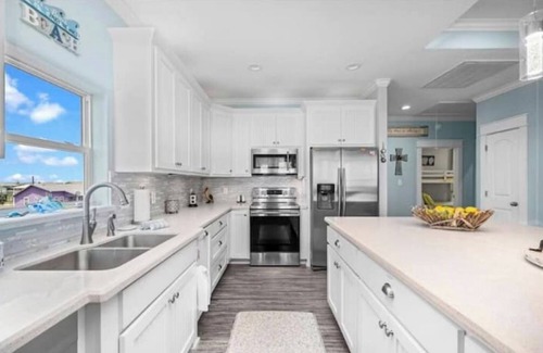 Crystal Beach House | n4B3B Sleeps 12, Hot Tub, Golf Cart, Ocean View, Elevator, Huge Covered Deck,