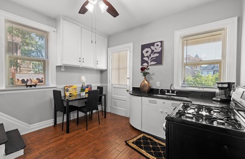 Detroit House | nA charming 5 bedroom home located in the historic district of downtown Detroit