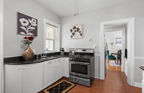Detroit House | nA charming 5 bedroom home located in the historic district of downtown Detroit