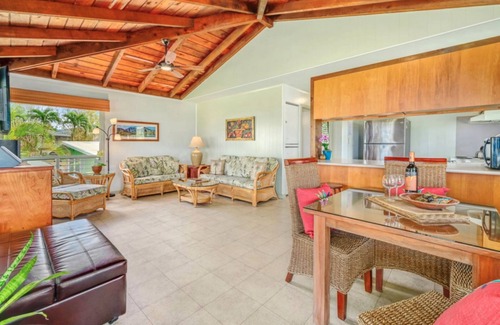 Hanalei House | Na Hoku; upstairs oceanfront unit just steps to town and Hanalei Bay beach!