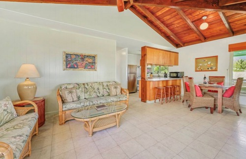 Hanalei House | Na Hoku; upstairs oceanfront unit just steps to town and Hanalei Bay beach!