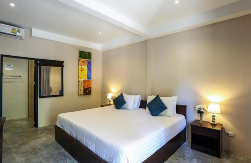 Nai Harn Hotel | Naiharn Beach Resort - SHA Plus Extra