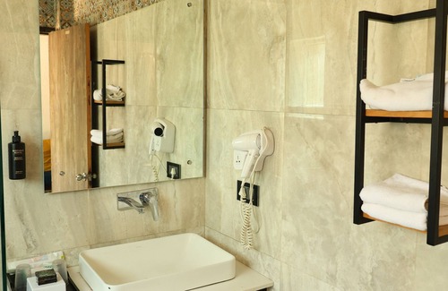 Jakh Hotel | Nanau Luxury Resort and Spa