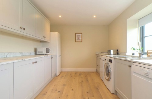 St Just House | NANCHERROW STUDIO, pet friendly, with hot tub in St Just