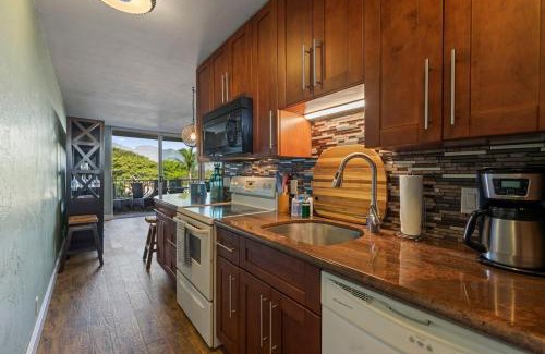 Kihei Apartment | Nani Kai Hale 305 - Oceanview updated condo with AC at beachfront resort