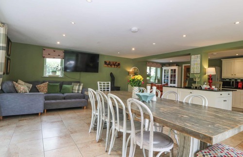Pentraeth Cottage | NANT-YR-RHEDYN, pet friendly, luxury holiday cottage in Red Wharf Bay
