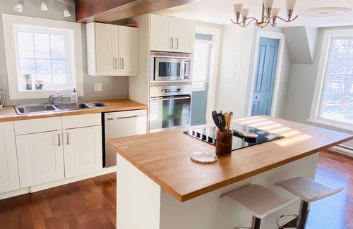 Hudson House | Nantucket-Style in Hudson: Beach Walks & Forest Trails, 1 step to Montreal Magic