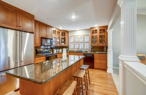 Downtown Cannon Beach House | Nantucket West - Beachcomber Vacation Homes