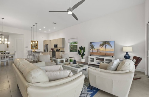 Naples Park House | Naples Beach House: Private Pool,Beach&Family Fun!