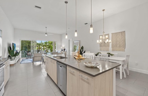Naples Park House | Naples Beach House: Private Pool,Beach&Family Fun!
