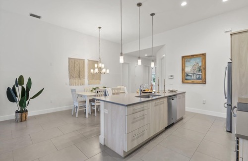 Naples Park House | Naples Beach House: Private Pool,Beach&Family Fun!