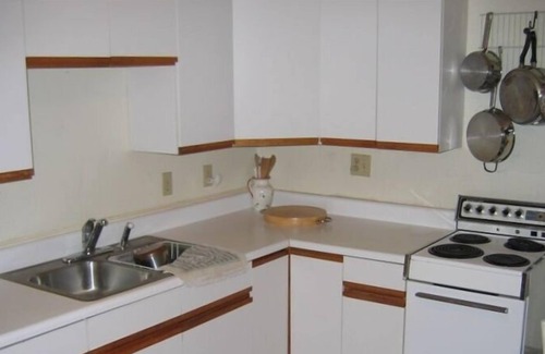 Naples Park Cottage | Naples Cottage - Walk to Beach - Privacy with Pool