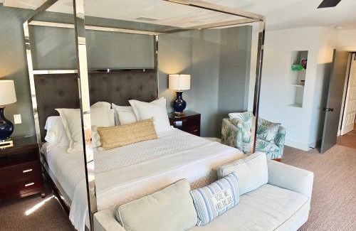 Naples House | Naples Luxury Retreat - 3 BDR Stay for 6 w Rooftop Patio