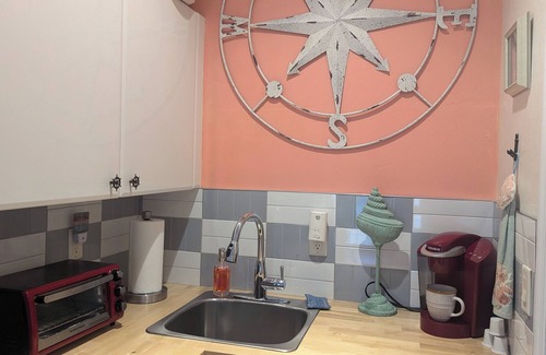 Naples Apartment | Naples Marina Getaway Studio now freshly REMODELED!
