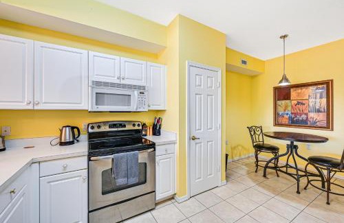 Naples House | Naples Resort Townhome with Screened Patio!