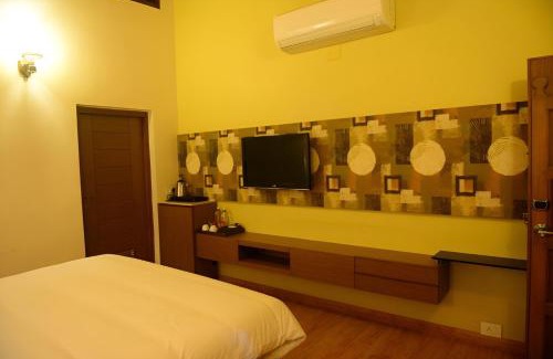 Bhat Hotel | Narayani Heights Hotel & Resort
