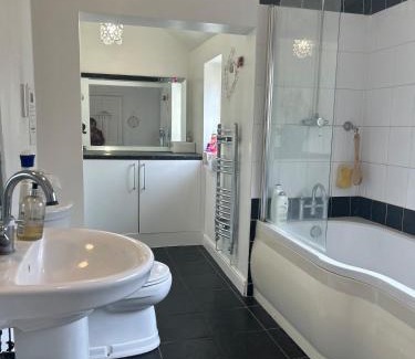 Brierley Hill House | Narie Little Cottage