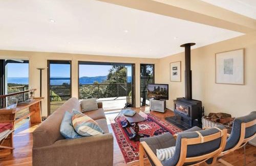 Katoomba House | Narrow Neck Views - Peaceful 4 Bedroom Home with Stunning Views!