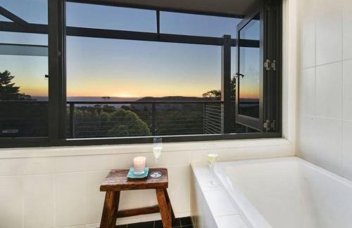 Katoomba House | Narrow Neck Views - Peaceful 4 Bedroom Home with Stunning Views!