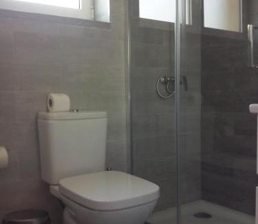 Fatima House | Nas Palhas Deitado