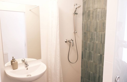 Margareten Apartment | Naschmarkt Nature - Minimalistisches Apartment, Zentrale Lage, Außenbereich