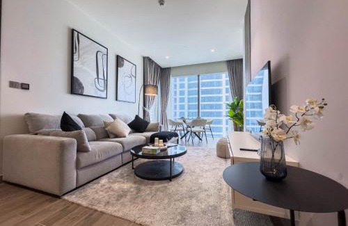 Dubai Marina Apartment | Naseem - Stylish 1BR Hotel Apartment Overlooking the Marina