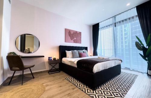 Dubai Marina Apartment | Naseem - Stylish 1BR Hotel Apartment Overlooking the Marina