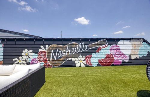 Nashville House | Nashvilla Townhome Gigantic Rooftop Pure Luxury
