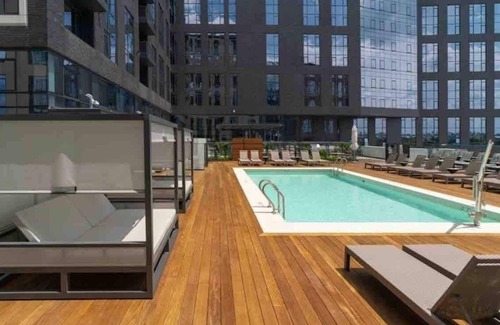 East Cambridge Apartment | Nashville Central Luxe 2Bed 2Bath Suite