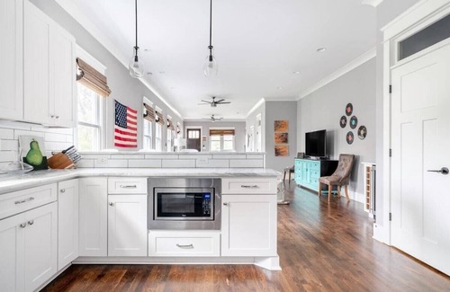 Eastwood House | Nashville Retreat for 10 and Dogs