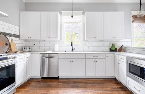Eastwood House | Nashville Retreat for 10 and Dogs