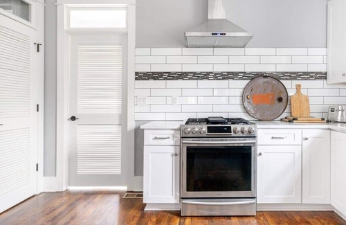 Eastwood House | Nashville Retreat for 10 and Dogs
