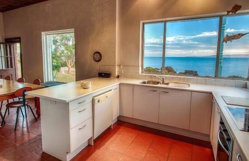 Willoughby Other | Nat's Homestead - historic clifftop paradise