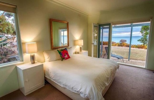 Willoughby Other | Nat's Homestead - historic clifftop paradise