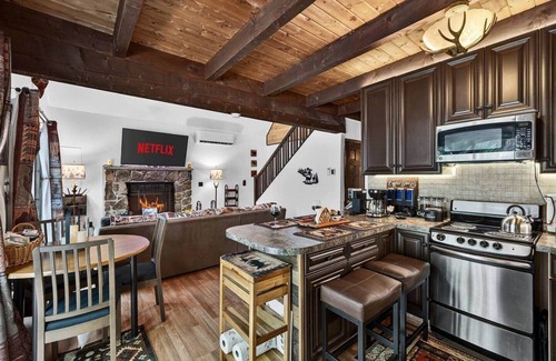 Lake Ariel Ski Chalet | National Harvest Fest Oct 7-8&14-15th Hideout Pocono Chalet Free Parking&Coffee!