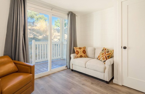 Temecula Cabin | Native Falls Cabin (1BR Loft XL 42) - 1BR Loft XL Craftsman Cabin