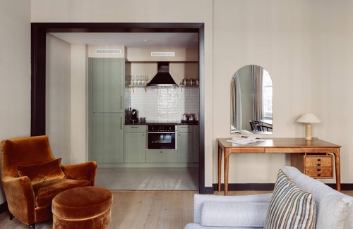 Castle Baynard Apartment | Native Kings Wardrobe, St Paul's