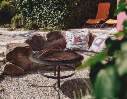 Alcobaca Other | Nativo Natureza Pink Wood Cabin