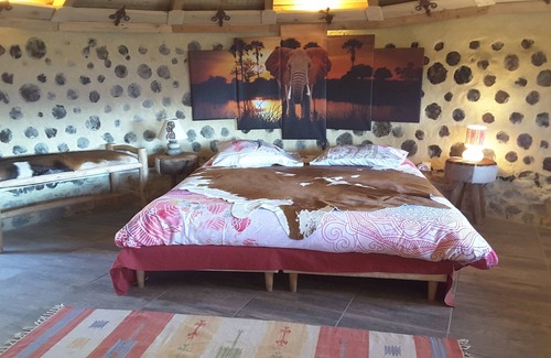 Bargeme Cabin | Natural African Case