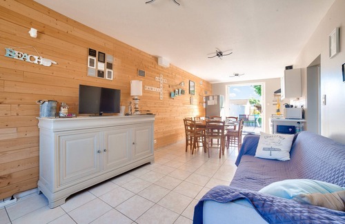 Saint-Vincent-sur-Jard Ski Chalet | Natural lagoon and relaxation for 6